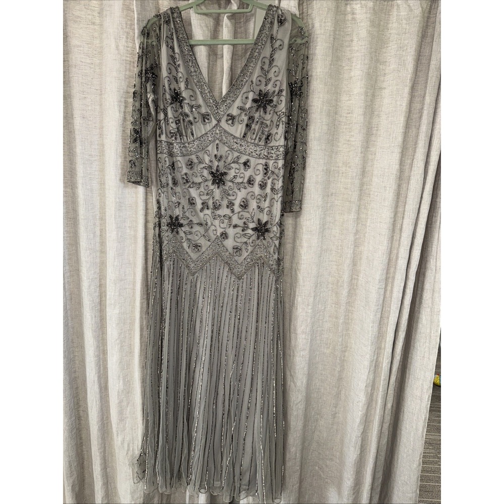 Pisarro Nights Beaded Mesh Column Gown V-Neck Beige/Silver Women's Size 12 NWT